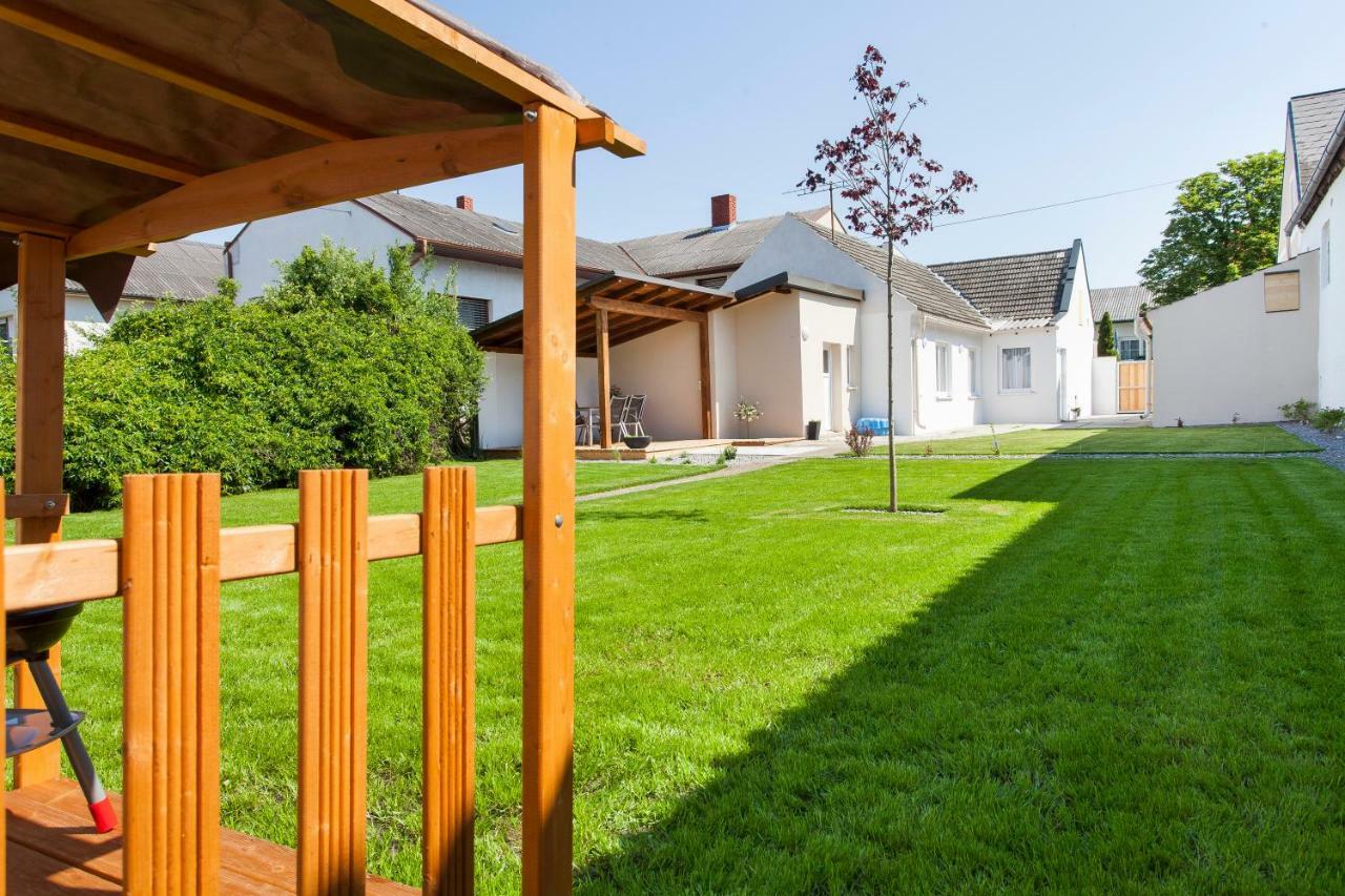 Zehentner - Wein & Feriendomizil Villa Illmitz Exteriör bild