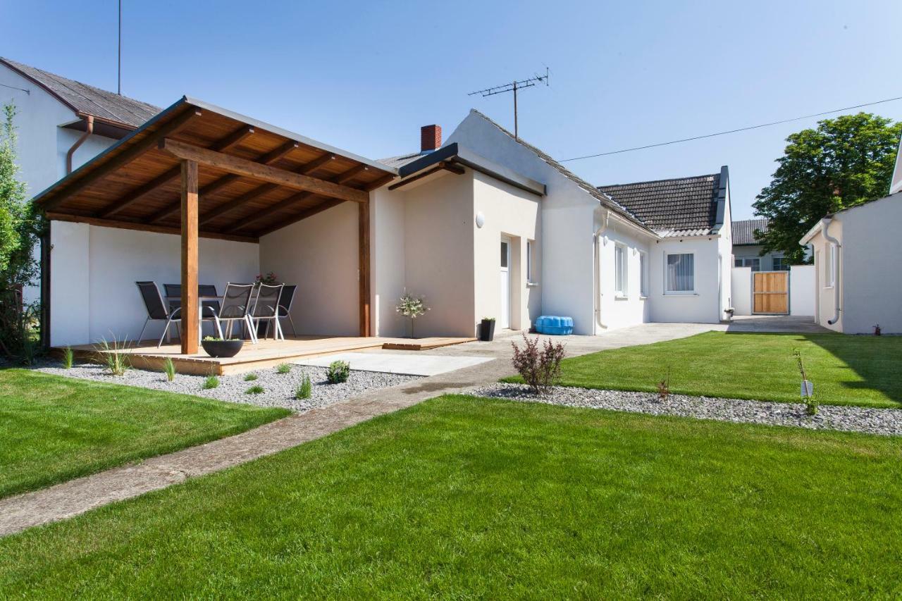 Zehentner - Wein & Feriendomizil Villa Illmitz Exteriör bild